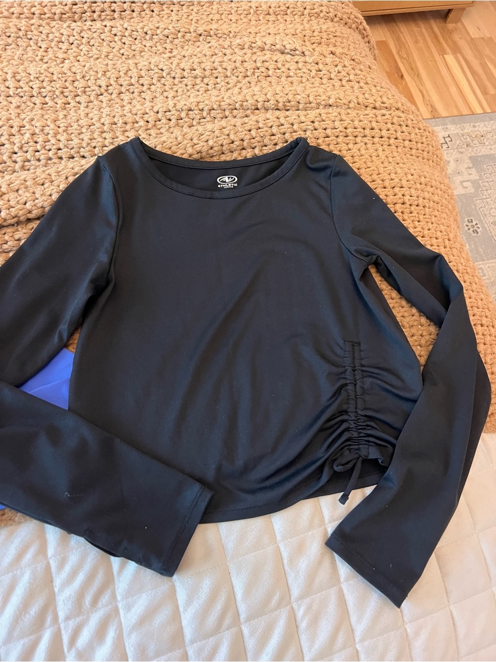 Athletic Works Black Long Sleeve Side-Ruched Crew Top
